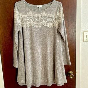 Umgee tunic with lace accent size L